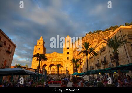 Cefalù, Italie, Sicile le 16 août 2015. Cathédrale de Cefalù, ou Cathédrale Basilique de la Transfiguration. Dans le splendide décor de mosaïques . Banque D'Images