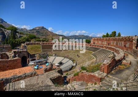 Taormina, Italie, Sicile le 26 août 2015. Le théâtre grec, qui est né d'accueillir des spectacles dramatiques ou musicaux, accueille maintenant le théâtre, les concerts, la D Banque D'Images