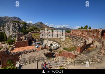 Taormina, Italie, Sicile le 26 août 2015. Le théâtre grec, qui est né d'accueillir des spectacles dramatiques ou musicaux, accueille maintenant le théâtre, les concerts, la D Banque D'Images