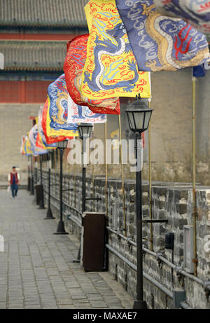 Réplique de la dynastie Ming, je vois des drapeaux à la Dynastie Ming reliques mur park à Pékin, Chine Banque D'Images