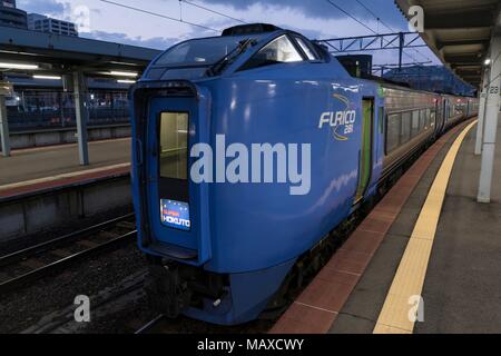 Un Japan Rail (JR Hokkaido) KiHa 281 Super Série Hokuto express à Hakodate Gare à Hokkaido Prefecture, Japan. Banque D'Images