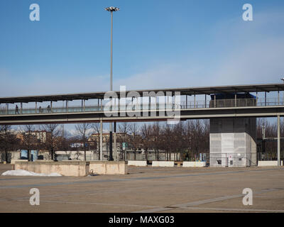 TURIN, ITALIE - CIRCA JANVIER 2018 : pont piétonnier Lingotto Banque D'Images