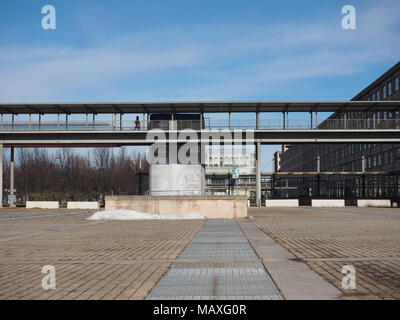 TURIN, ITALIE - CIRCA JANVIER 2018 : pont piétonnier Lingotto Banque D'Images