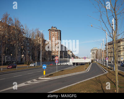 TURIN, ITALIE - CIRCA JANVIER 2018 : tour BBPR BBPR conçu par des architectes de Milan Banque D'Images