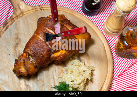 Grill viande big foot sur l'arbre serviette Banque D'Images