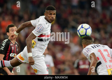 Curitiba, Brésil. Le 04 Avr, 2018. Au cours Arboleda Atlético PR x São Paulo FC, match pour la 4ème phase de la Coupe du Brésil, qui a eu lieu à l'Arena da Baixada à Curitiba, PR. Credit : Reinaldo Reginato/FotoArena/Alamy Live News Banque D'Images