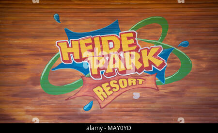 04 avril 2018, l'Allemagne, Soltau : Le logo de Heide Park Resort sur un mur. Photo : Daniel Reinhardt/dpa Banque D'Images