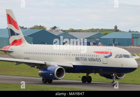 G-EUYB, un Airbus A320-232 exploité par British Airways, à l'aéroport de Prestwick en Ayrshire. Banque D'Images