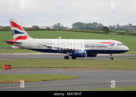 G-EUYB, un Airbus A320-232 exploité par British Airways, à l'aéroport de Prestwick en Ayrshire. Banque D'Images