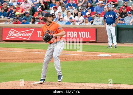 Le lanceur partant des Houston Astros Gerrit Cole contre le tangage Texas Rangers dans quatre jeux de la saison d'ouverture. Cole a enregistré onze abandons. grève Banque D'Images