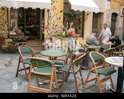 Alley à vieille ville de Grasse, Alpes-Maritimes, France du Sud, France, Europe Banque D'Images