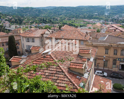 Vue sur les toits de la vieille ville de Grasse, Alpes-Maritimes, France du Sud, France, Europe Banque D'Images