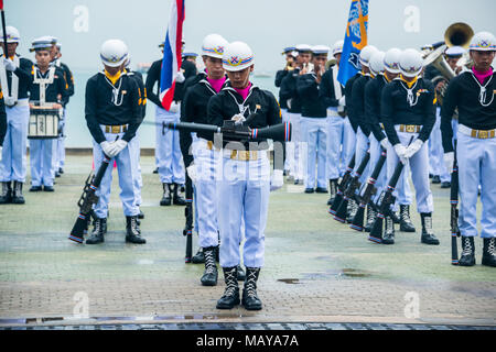 Pattaya, Thaïlande - 15 novembre 2017 : la marine thaïlandaise demonstating plaqués de perçage dans la Revue navale internationale 2017 à la plage de Pattaya, Thaïlande. Banque D'Images