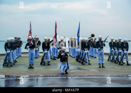 Pattaya, Thaïlande - 15 novembre 2017 : la marine thaïlandaise demonstating plaqués de perçage dans la Revue navale internationale 2017 à la plage de Pattaya, Thaïlande. Banque D'Images