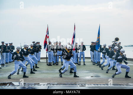 Pattaya, Thaïlande - 15 novembre 2017 : la marine thaïlandaise demonstating plaqués de perçage dans la Revue navale internationale 2017 à la plage de Pattaya, Thaïlande. Banque D'Images