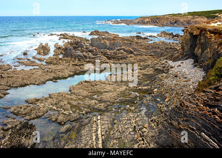 Amazing falaise rochers sur la côte ouest du Portugal en Alentejo Banque D'Images