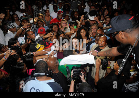 Le rappeur Deandre Way aka Soulja Boy Tell 'Em effectuant de la Summer Explosion à la sports arena le 20 août 2011 à Los Angeles, Californie. Banque D'Images