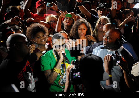 Le rappeur Deandre Way aka Soulja Boy Tell 'Em effectuant de la Summer Explosion à la sports arena le 20 août 2011 à Los Angeles, Californie. Banque D'Images