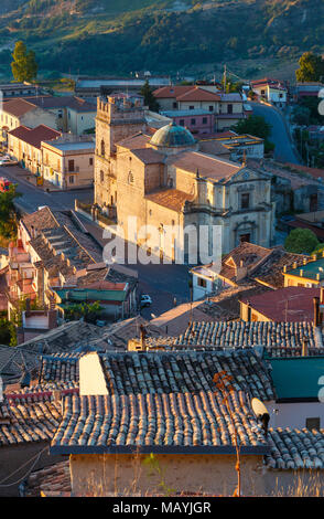 Sunrise vieille 20/410 famos Calabria - vue sur le village, dans le sud de l'Italie. Banque D'Images