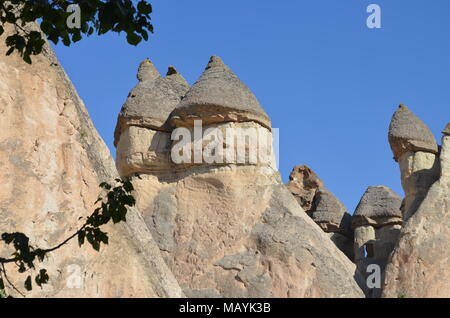 Formations rocheuses uniques de la Cappadoce près de Uchisar en Anatolie centrale, Turquie Banque D'Images