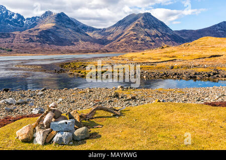 Selkirk Arms, Blà Bheinn, du Loch Slapin, Isle of Skye, Scotland, UK en Mars Banque D'Images