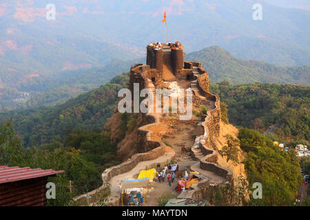 Vue aérienne du fort Pratapgad, Satara. Pratapgad la vaillance littéralement Fort est un grand fort situé dans le district de Satara, dans l'ouest de l'état indien de Maha Banque D'Images