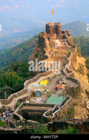 Vue aérienne du fort Pratapgad, Satara. Pratapgad la vaillance littéralement Fort est un grand fort situé dans le district de Satara, dans l'ouest de l'état indien de Maha Banque D'Images