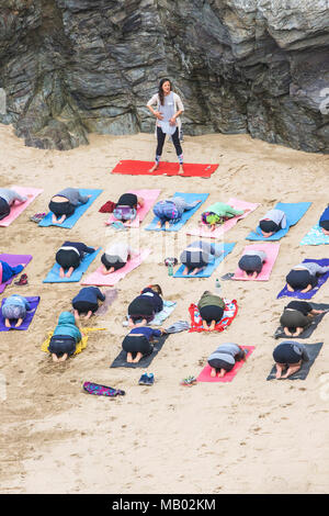 Betty Surf's Festival contribuant à l'autonomisation des femmes par le biais de fitness et le surf à Newquay en Cornouailles. Banque D'Images