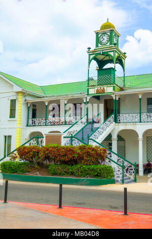 Bâtiment de la Cour suprême à la destination croisière Belize en Amérique centrale est un arrêt populaire sur le navire de croisière des Caraïbes de l'Ouest tour et af Banque D'Images