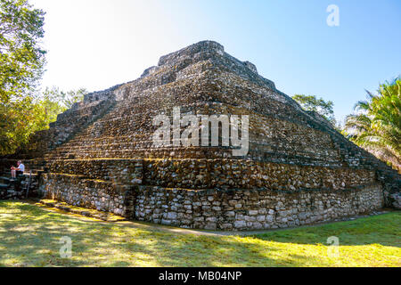 Chacchoben Myan ruines début city à la destination de croisière Costa Maya au Mexique en Amérique centrale est un arrêt populaire sur le navire de croisière des Caraïbes de l'Ouest Banque D'Images