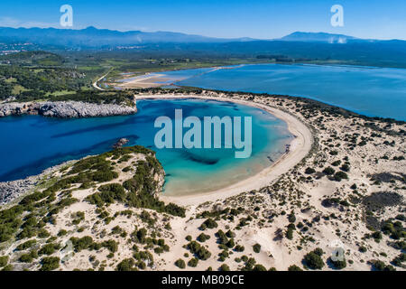 Vue panoramique vue aérienne de la plage de Voidokilia, une des plus belles plages de l'Europe méditerranéenne, magnifique lagon de Voidokilia à partir d'un point de vue élevé, Banque D'Images