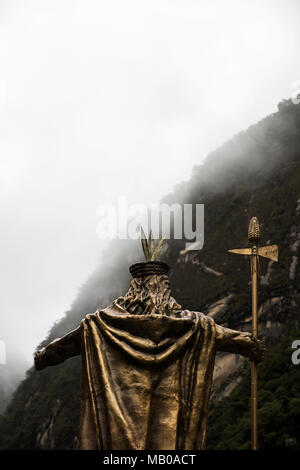 AGUAS CALIENTES, PÉROU - 3 janvier 2018 : Statue de Pachacuti à Aguas Calientes, le Pérou. Pachacuti fut le 9e Sapa Inca du Royaume de Cuzco. Banque D'Images