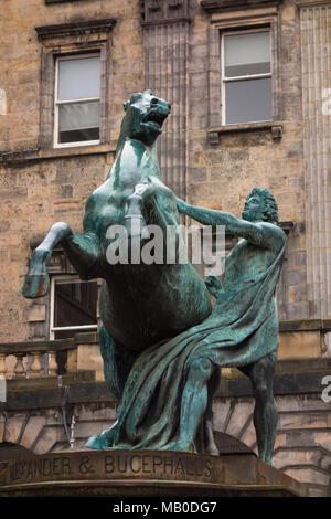 'Alexander taming Bucephalus' statue par 19thC sculpteur écossais John Steell au Edinburgh City Chambers, Édimbourg, Écosse Banque D'Images