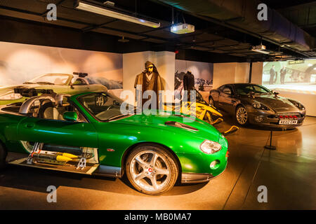 L'Angleterre, Londres, Covent Garden, London Film Museum, Jaguar XKR Voiture du film de James Bond Meurs un autre jour daté de 2002 Banque D'Images