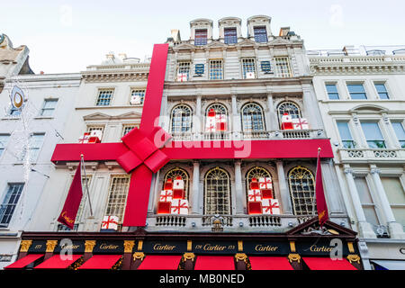 L'Angleterre, Londres, Piccadilly, Old Bond Street, boutique Cartier avec décorations de Noël Banque D'Images