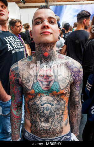 Angleterre, London, Londres, Convention de Tatouage Tattooed Man Banque D'Images