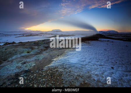 L'Europe, Fumarolen, water, Island, paysages, la lumière de l'humeur, Namaskard, neige, lever, quartier thermal, l'île volcan, volcanisme, hiver Banque D'Images