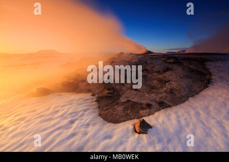 L'Europe, Fumarolen, water, Island, paysages, la lumière de l'humeur, Namaskard, neige, lever, quartier thermal, l'île volcan, volcanisme, hiver Banque D'Images