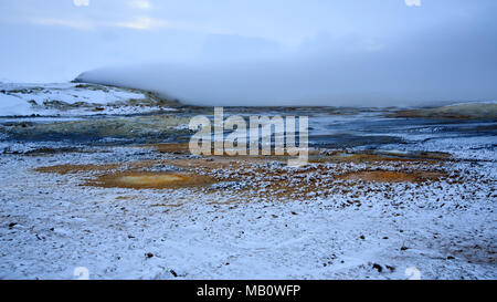 L'Europe, Fumarolen, water, Island, paysages, Namaskard, trou de boue, neige, Solfataren, quartier thermal, l'île volcan, volcanisme, hiver Banque D'Images