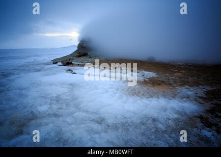 L'Europe, Fumarolen, water, Island, paysages, Namaskard, neige, quartier thermal, l'île volcan, volcanisme, hiver Banque D'Images