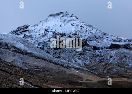 Montagnes, Berserkjahraun, l'Europe, l'activité, paysages, de lave, de la lumière, de l'humeur, la neige, l'île volcan Snæfellsnes, hiver Banque D'Images