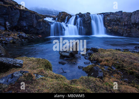 Montagnes, l'Europe, l'activité, Kirkjufell, Kirkjufellsfoss, paysages, l'île de Snæfellsnes, volcan, l'eau, cascade, hiver Banque D'Images