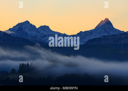 Aebersold, les Alpes, les montagnes, l'Oberland bernois, Bärglistock, Emmental, Europe, paysages, brouillard, Oberhünigen, Schreckhorn, Suisse, Wetterhorn Banque D'Images