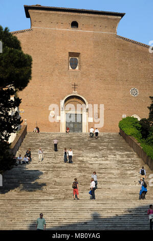 Basilique romane de Santa Maria in Aracoeli (Basilique de Sainte Marie de l'autel du ciel) de XIII century et monumentale de 124 mesures destinées à 13 Banque D'Images