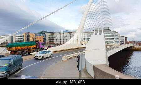 Célèbre Pont Samuel Becket à Dublin sur la rivière Liffey - DUBLIN / IRLANDE - Mars 21, 2018 Banque D'Images