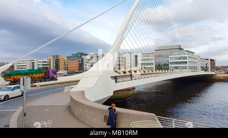 Célèbre Pont Samuel Becket à Dublin sur la rivière Liffey - DUBLIN / IRLANDE - Mars 21, 2018 Banque D'Images