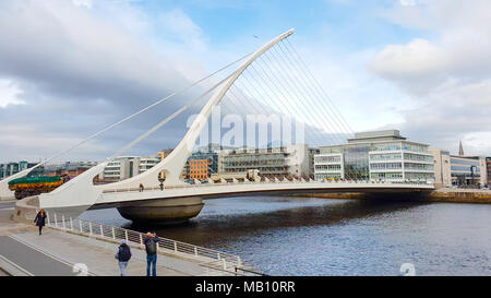 Célèbre Pont Samuel Becket à Dublin sur la rivière Liffey - DUBLIN / IRLANDE - Mars 21, 2018 Banque D'Images