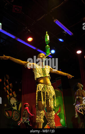 Antalya, Turquie - 12 décembre 2021 : spectacle acrobatique le plus célèbre de l'équipe des rêves africains sur une scène d'hôtel populaire Antalya, Turquie. Banque D'Images