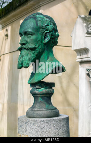 Buste de Manet (1832-1883) sur sa tombe au cimetière de Passy Paris France Banque D'Images