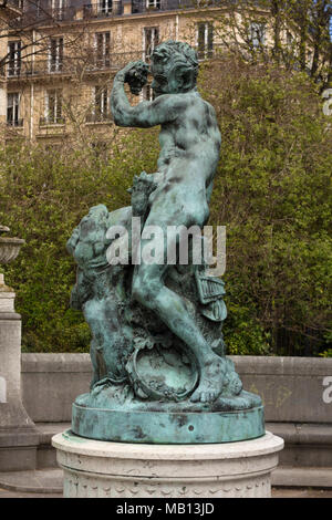 'Dieu Pan et un tigre" (Pan, dieu de la nature, et d'un tigre) statue par Justin Becquet (1829-1907) au Palais Galliera, Paris, France Banque D'Images